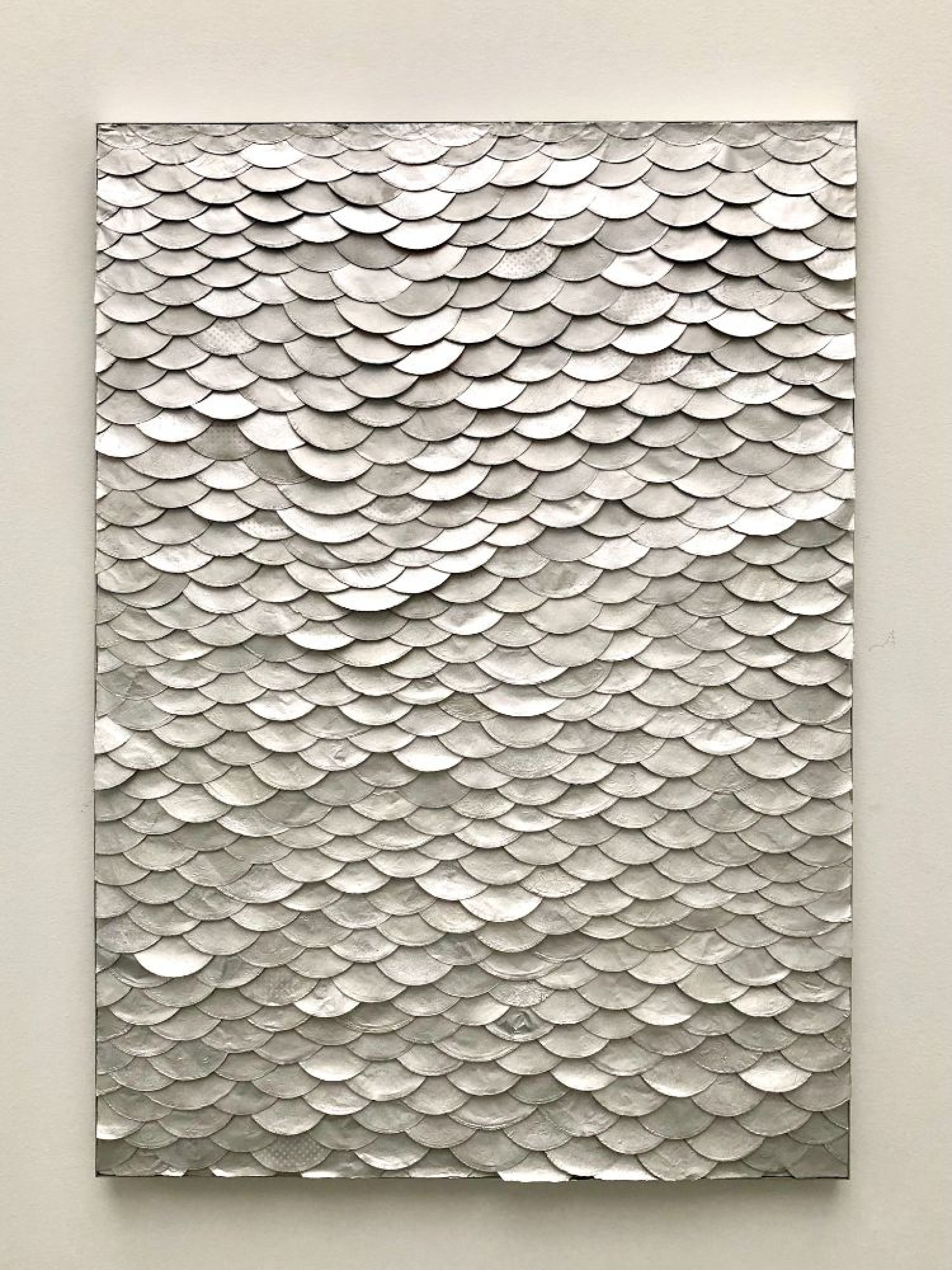 Mirko Baselgia, Little Fish, 2019, Aluminium auf Holzplatte